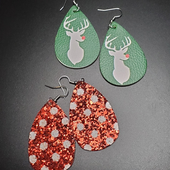 💙NWT 2 Pair Teardrop  Earnings- Reindeer & Red with White Poka Dot Glitter - Picture 1 of 3